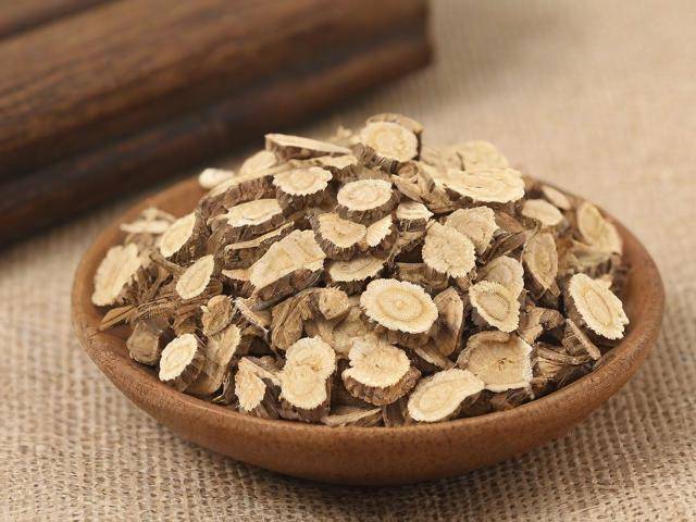 增高的中药配方有哪些?接骨草、黄芪增高方了解一下