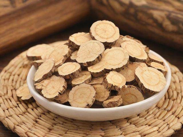 闭经吃中药还是西药「闭经吃的中药」