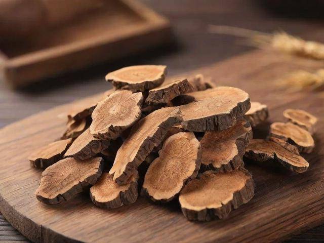 吃靶向药可吃中药吗「服用靶向药期间能吃中药吗」
