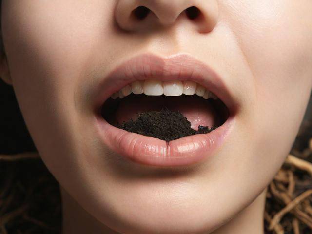 吃中药后舌苔是黑色的「吃中药后舌苔是黑色的怎么回事」