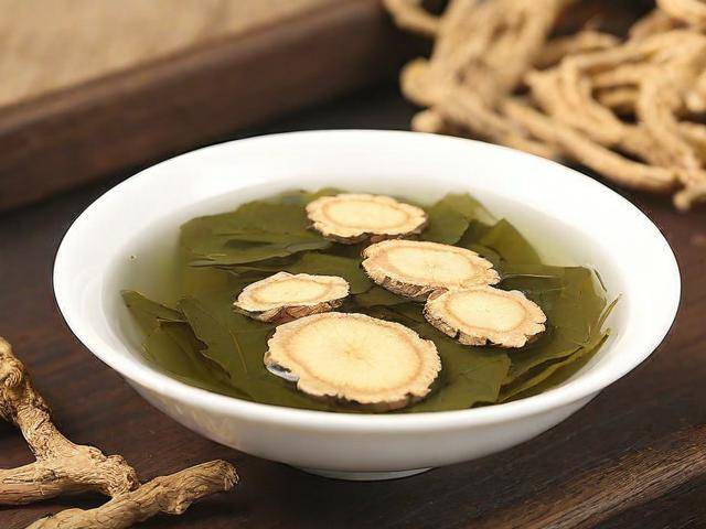 中药洗脚胜吃补药「洗脚中药方」