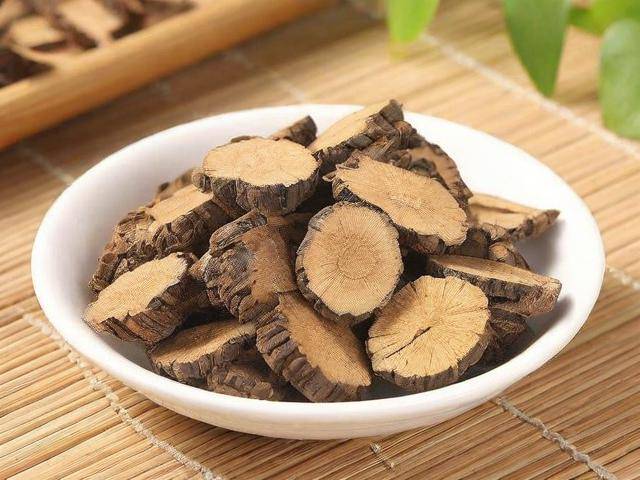 慢性腹泻吃哪种中药「慢性腹泻吃中药还是西药」